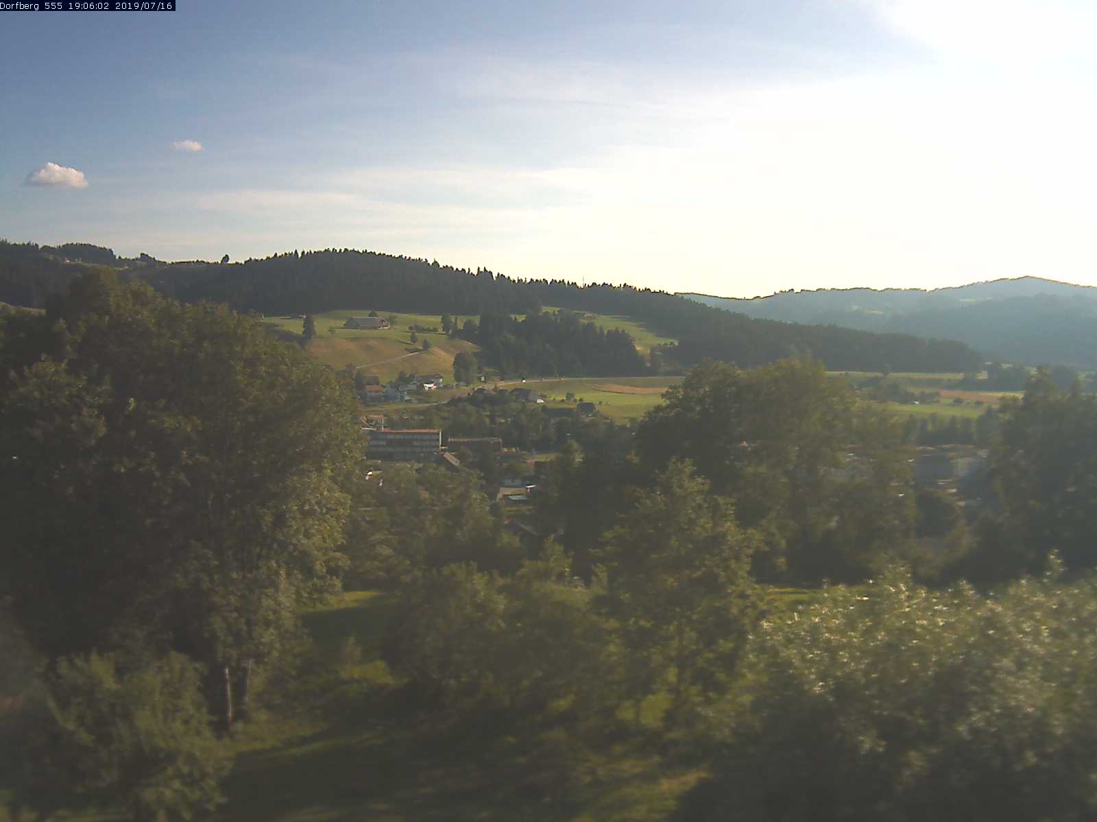 Webcam-Bild: Aussicht vom Dorfberg in Langnau 20190716-190601