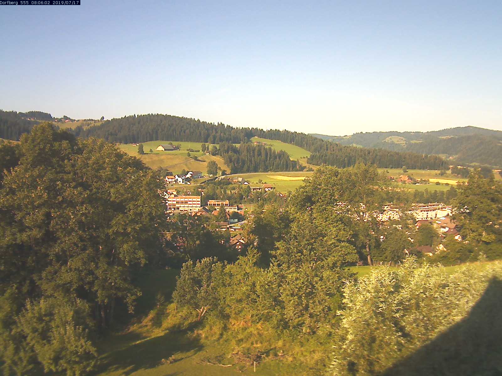 Webcam-Bild: Aussicht vom Dorfberg in Langnau 20190717-080601