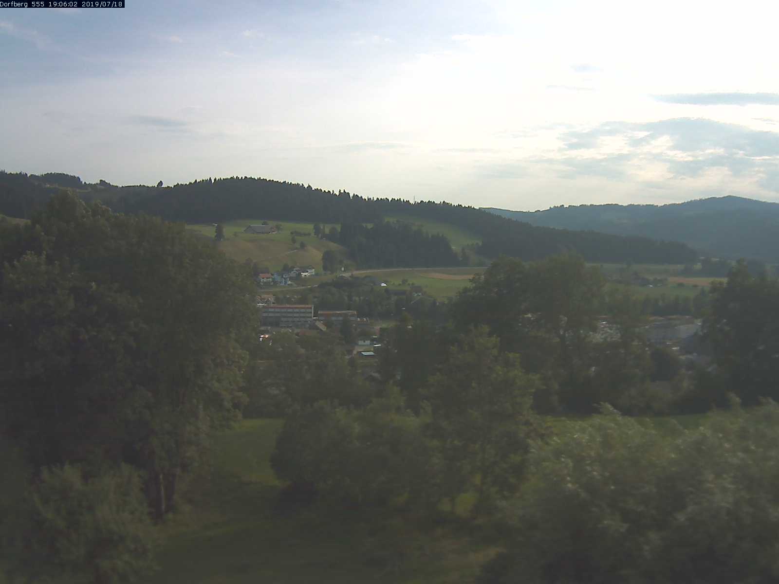 Webcam-Bild: Aussicht vom Dorfberg in Langnau 20190718-190601