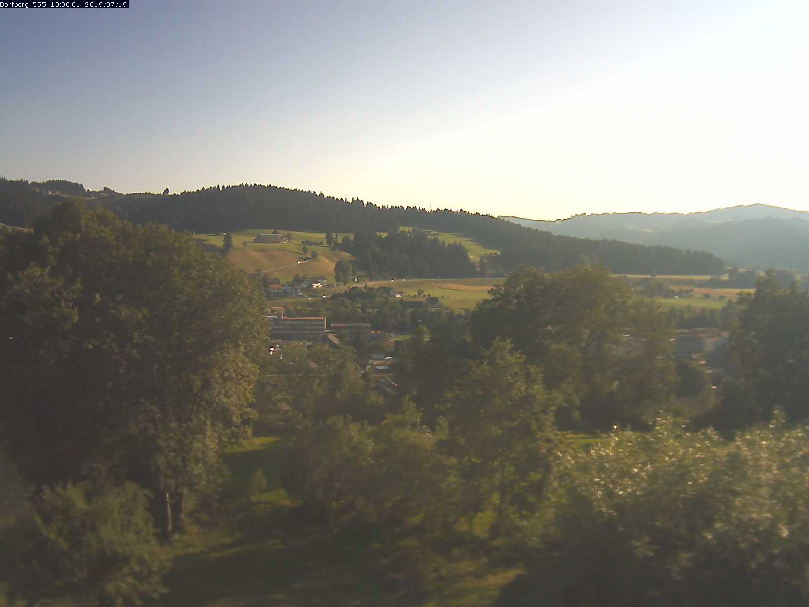 Webcam-Bild: Aussicht vom Dorfberg in Langnau 20190719-190601