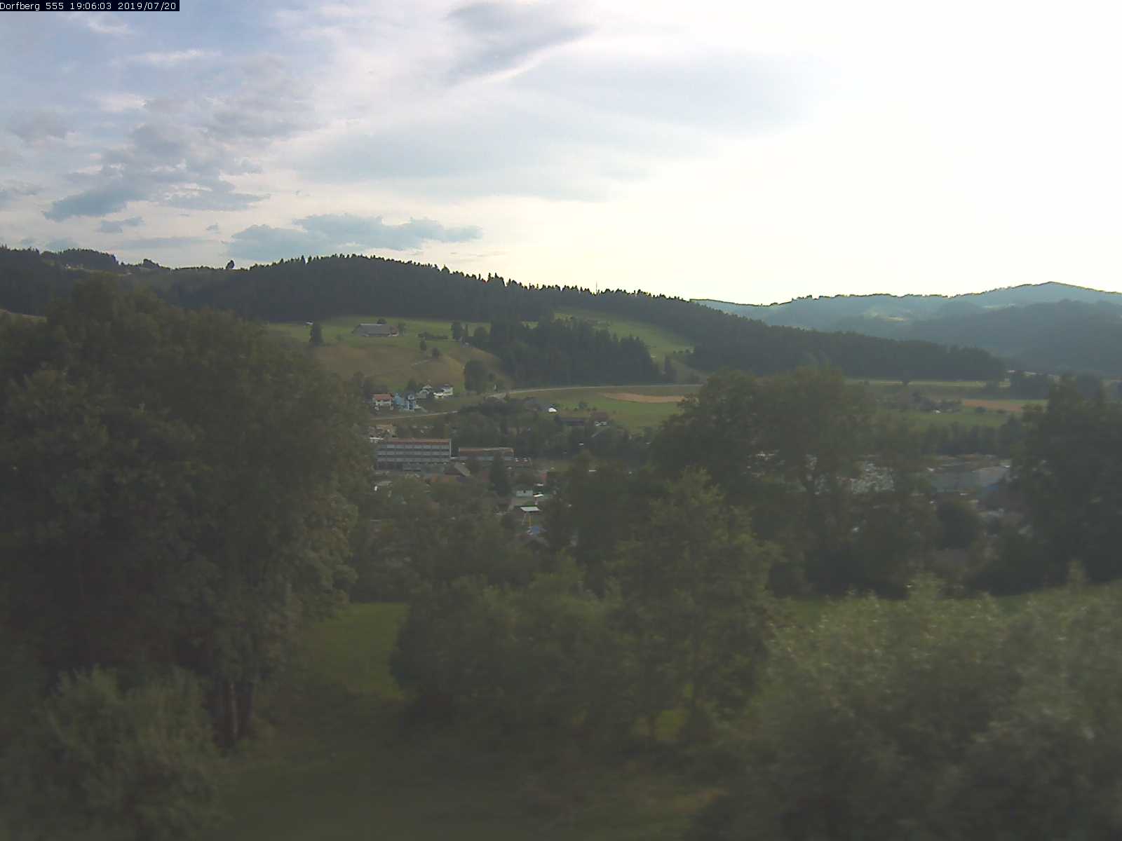 Webcam-Bild: Aussicht vom Dorfberg in Langnau 20190720-190602