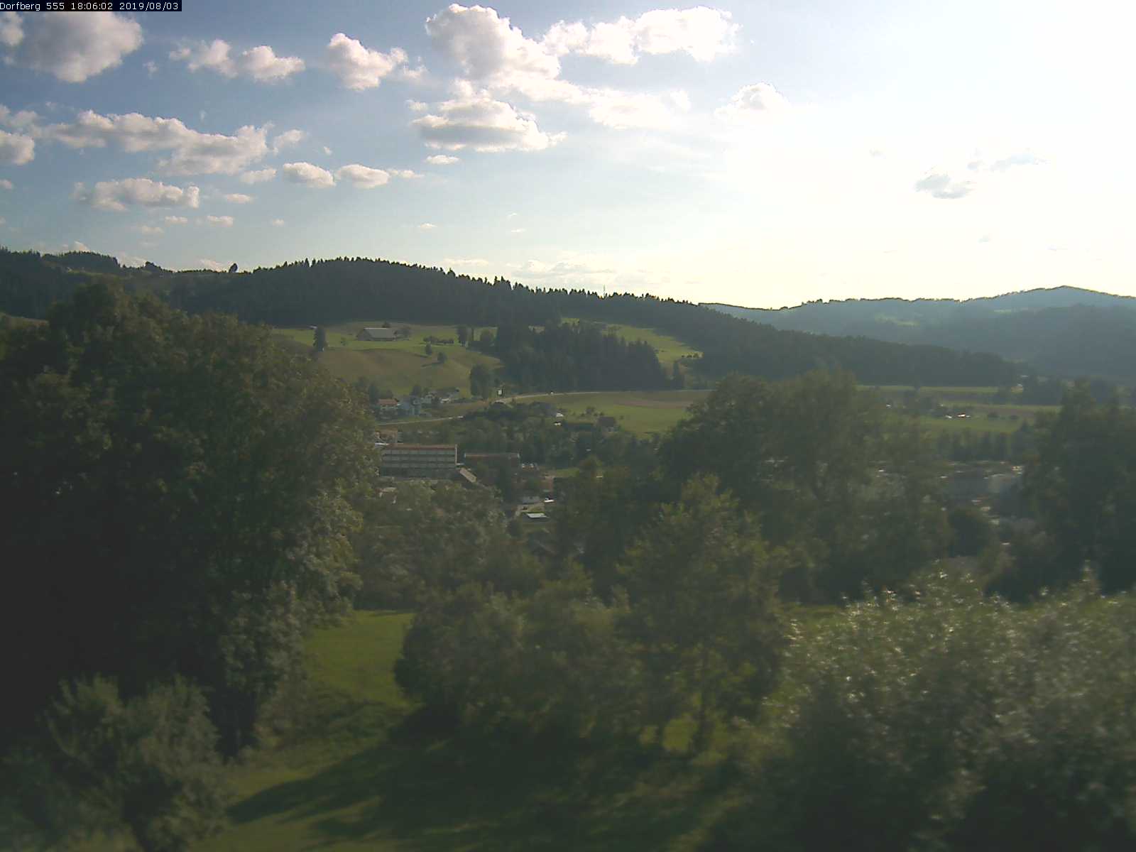 Webcam-Bild: Aussicht vom Dorfberg in Langnau 20190803-180601