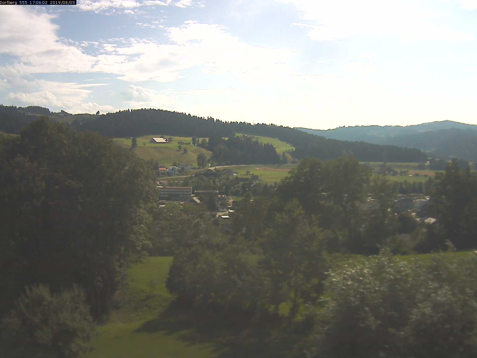 Webcam-Bild: Aussicht vom Dorfberg in Langnau 20190805-170601