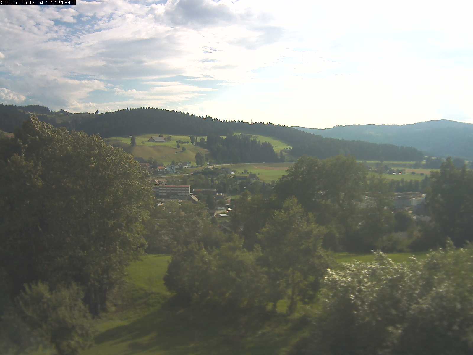 Webcam-Bild: Aussicht vom Dorfberg in Langnau 20190805-180601