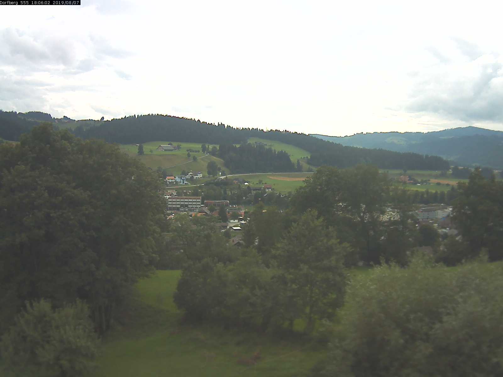 Webcam-Bild: Aussicht vom Dorfberg in Langnau 20190807-180601