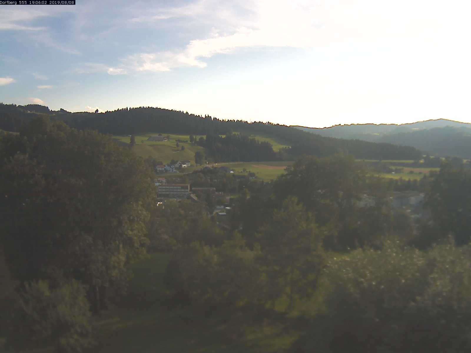 Webcam-Bild: Aussicht vom Dorfberg in Langnau 20190808-190601