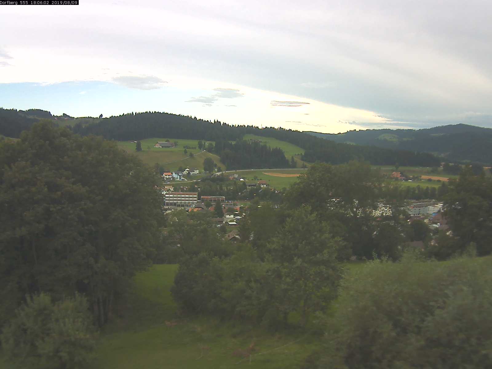 Webcam-Bild: Aussicht vom Dorfberg in Langnau 20190809-180601