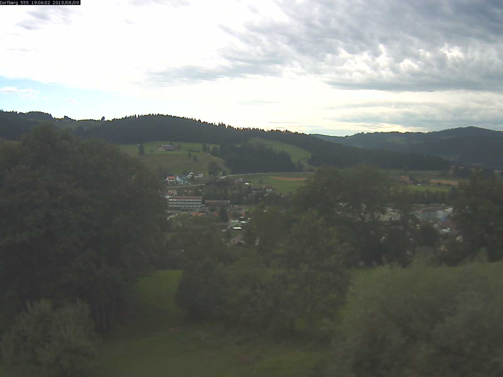 Webcam-Bild: Aussicht vom Dorfberg in Langnau 20190809-190601