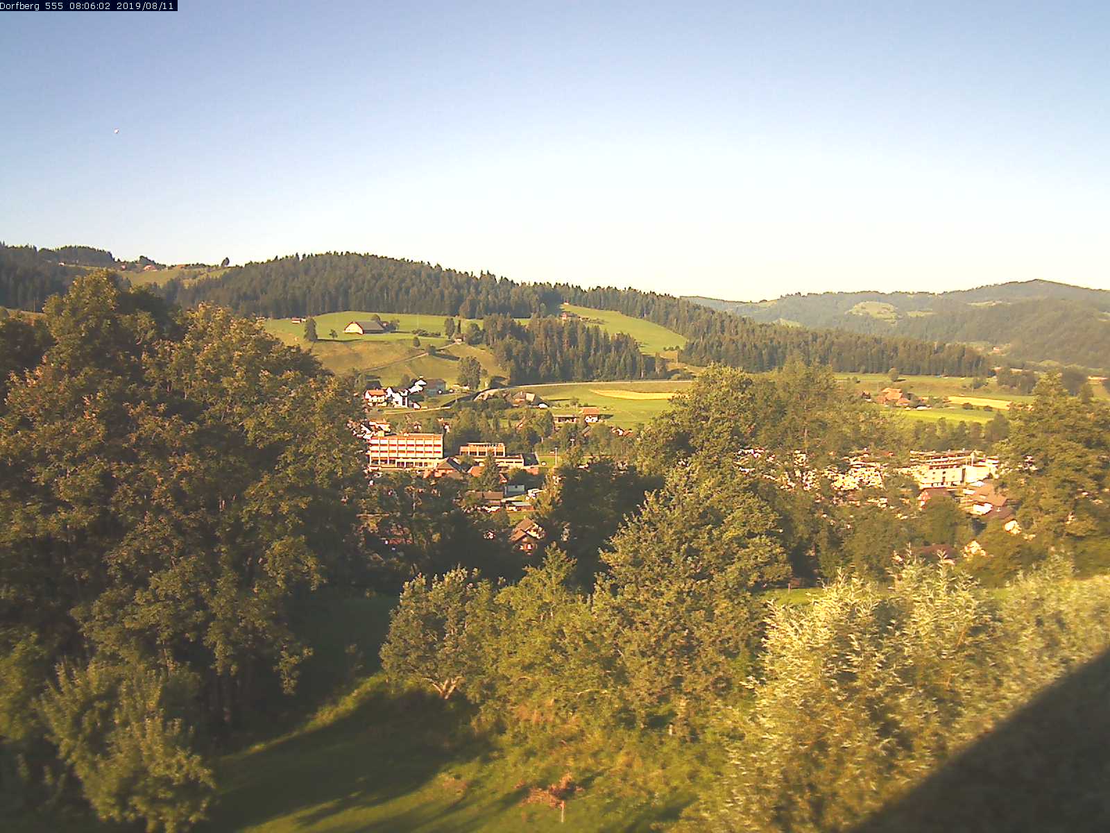 Webcam-Bild: Aussicht vom Dorfberg in Langnau 20190811-080601