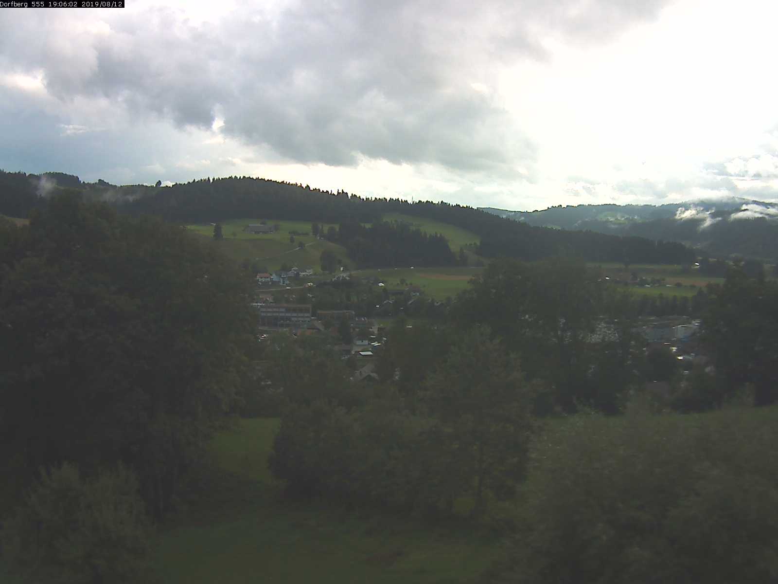 Webcam-Bild: Aussicht vom Dorfberg in Langnau 20190812-190601