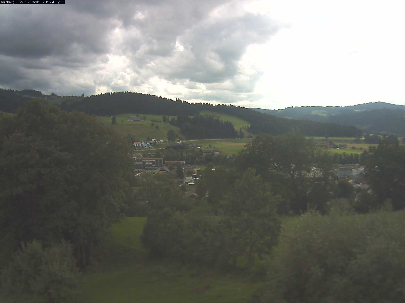 Webcam-Bild: Aussicht vom Dorfberg in Langnau 20190813-170601