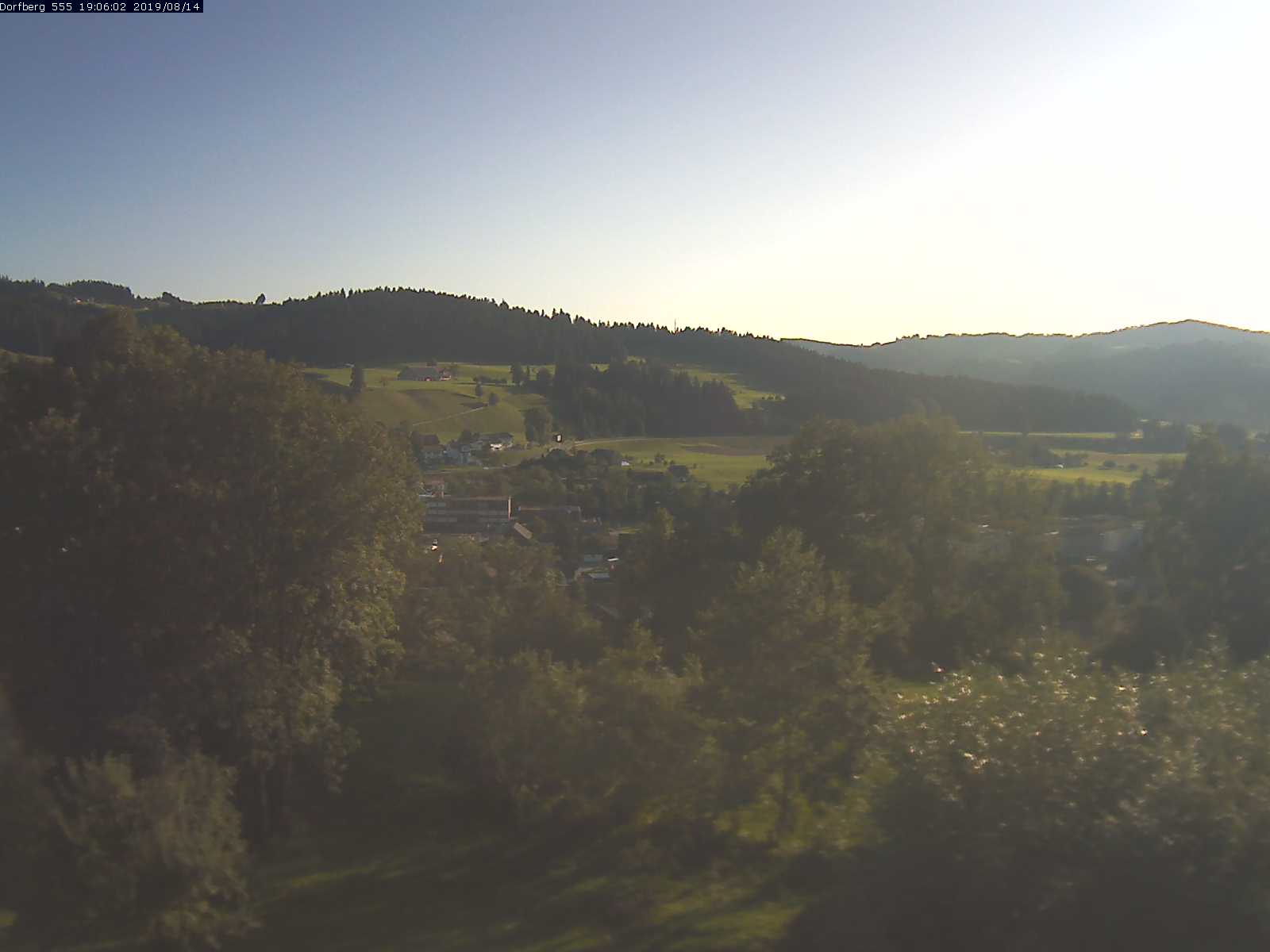 Webcam-Bild: Aussicht vom Dorfberg in Langnau 20190814-190601