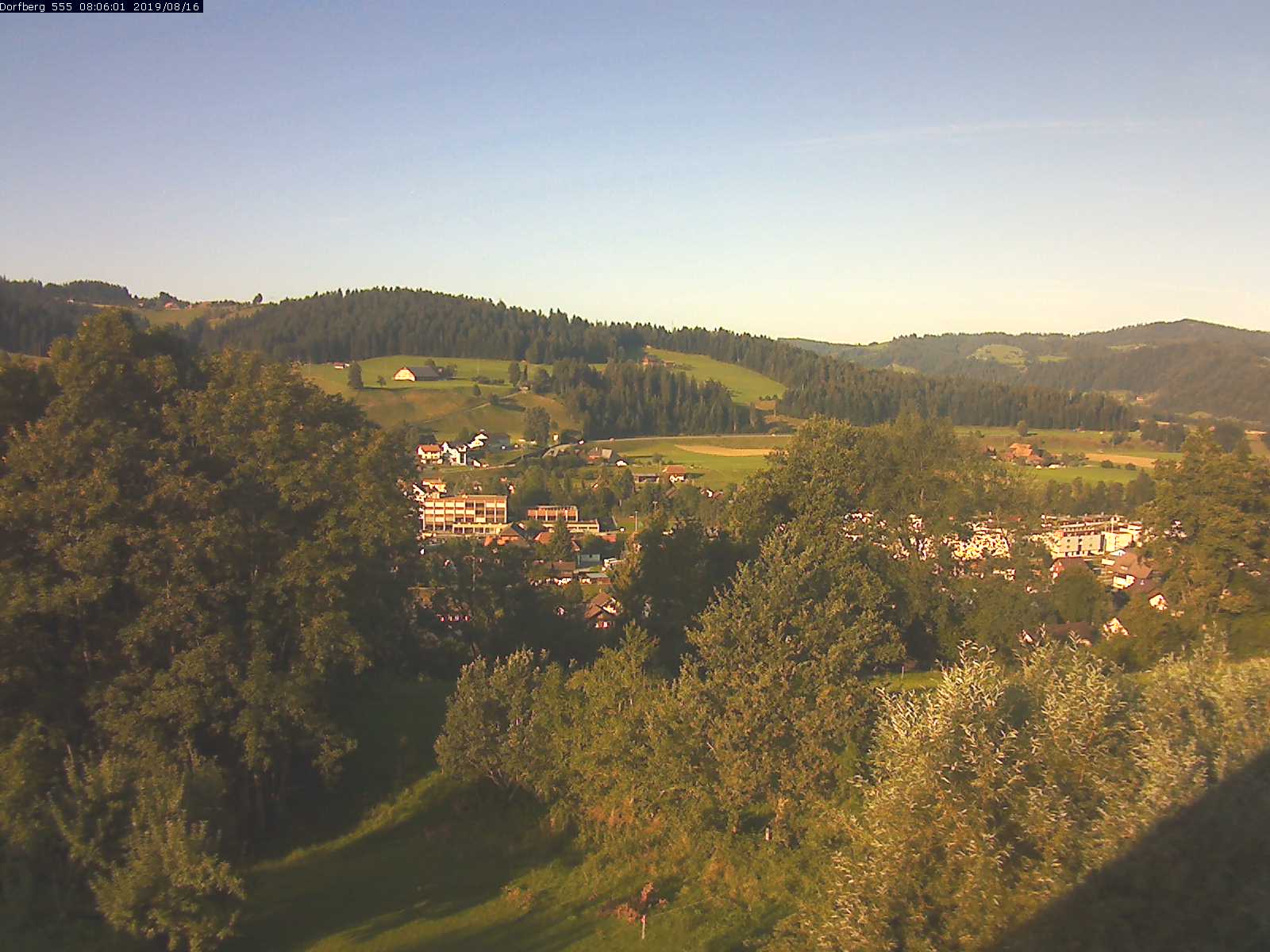 Webcam-Bild: Aussicht vom Dorfberg in Langnau 20190816-080601