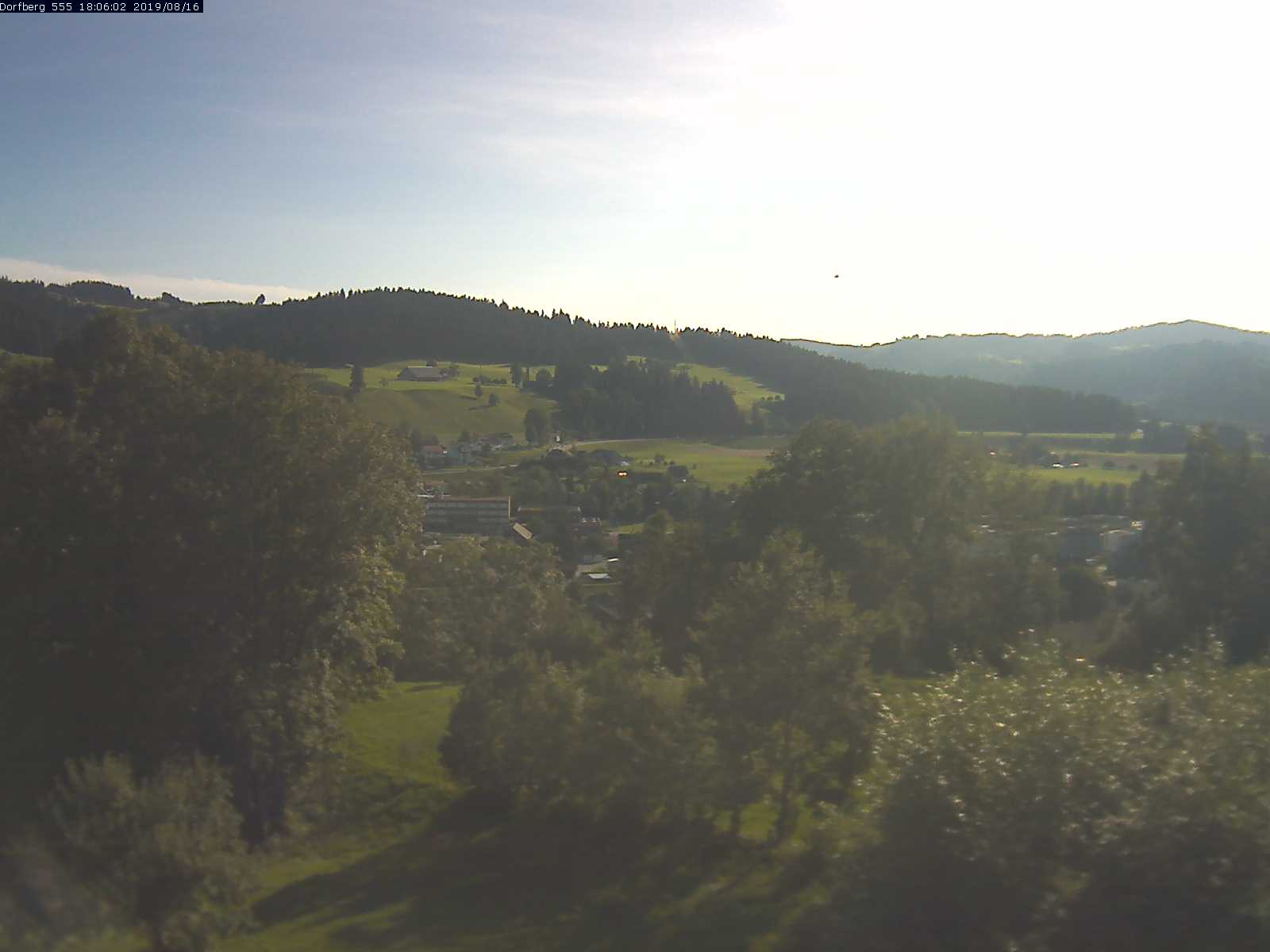 Webcam-Bild: Aussicht vom Dorfberg in Langnau 20190816-180601