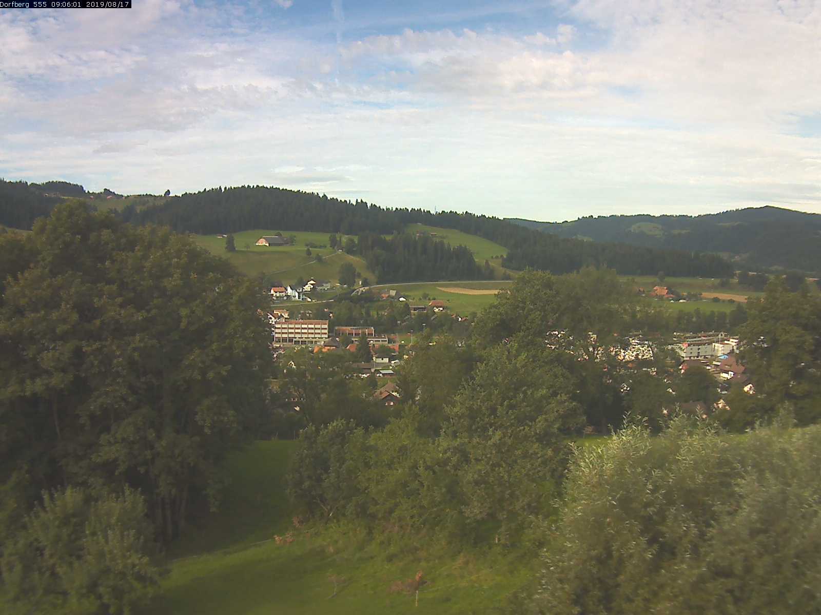 Webcam-Bild: Aussicht vom Dorfberg in Langnau 20190817-090601