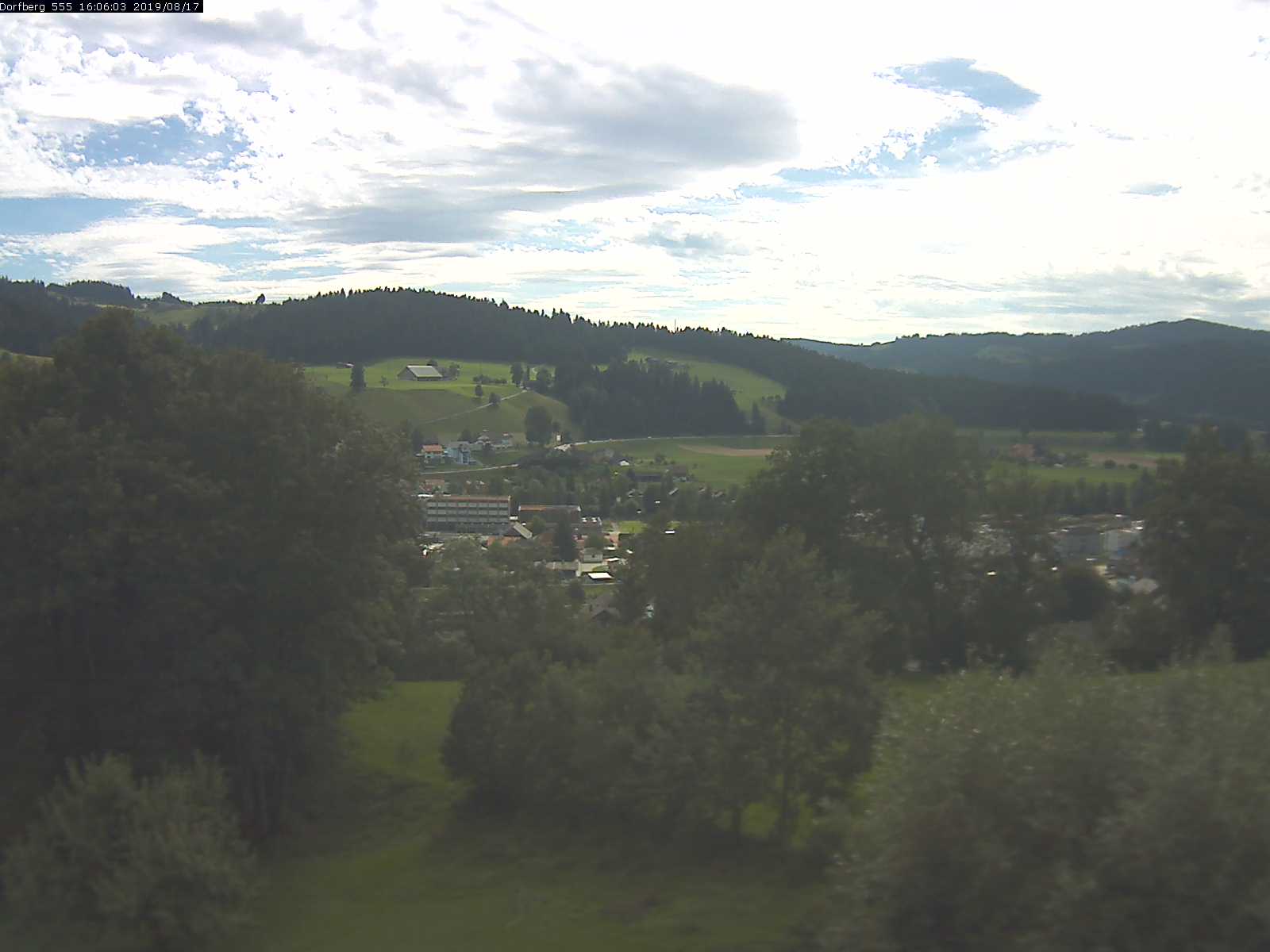 Webcam-Bild: Aussicht vom Dorfberg in Langnau 20190817-160601