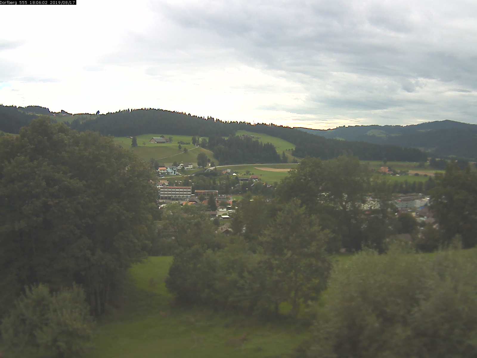 Webcam-Bild: Aussicht vom Dorfberg in Langnau 20190817-180601