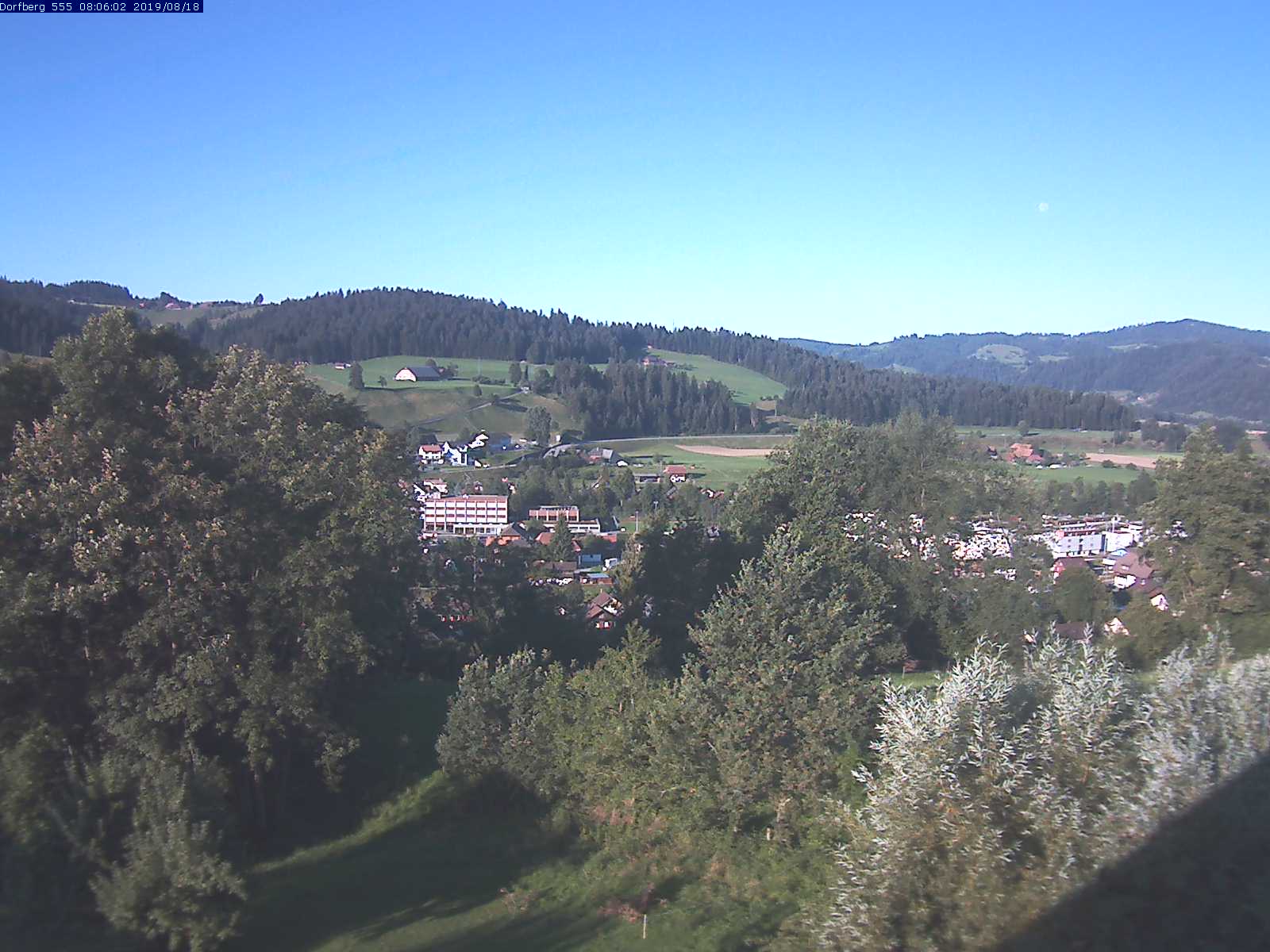 Webcam-Bild: Aussicht vom Dorfberg in Langnau 20190818-080601