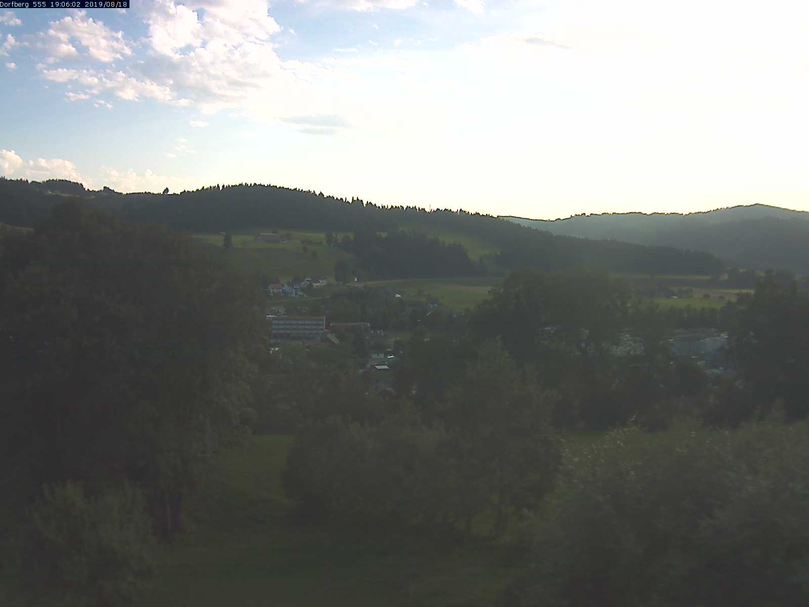 Webcam-Bild: Aussicht vom Dorfberg in Langnau 20190818-190601