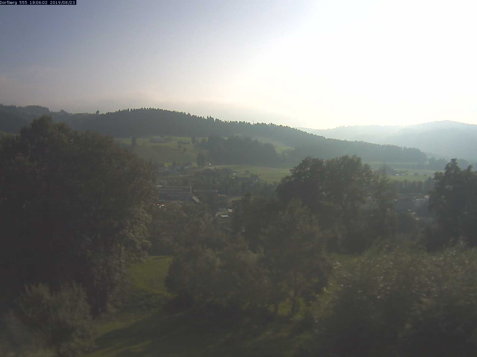 Webcam-Bild: Aussicht vom Dorfberg in Langnau 20190823-180601