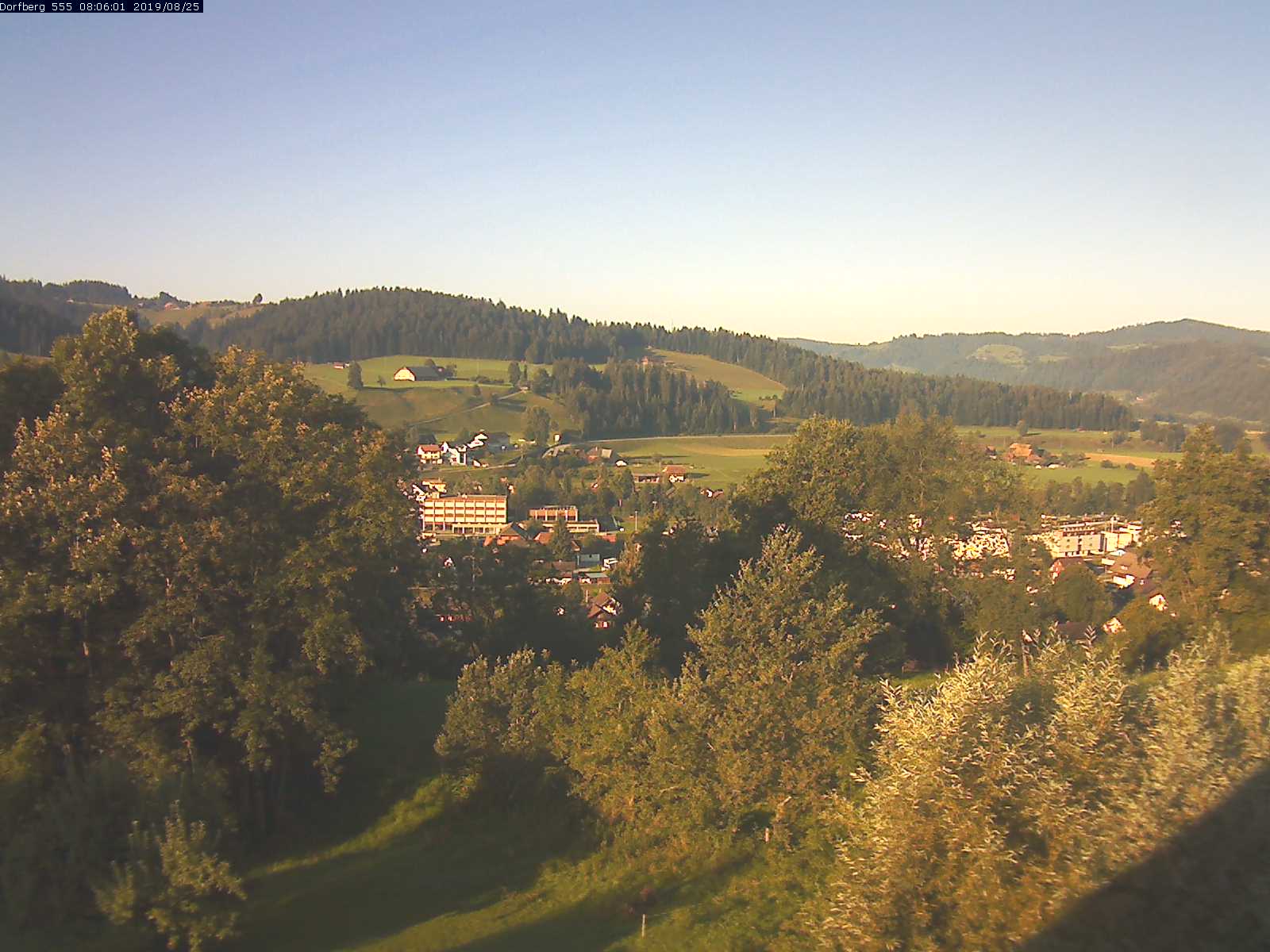 Webcam-Bild: Aussicht vom Dorfberg in Langnau 20190825-080601