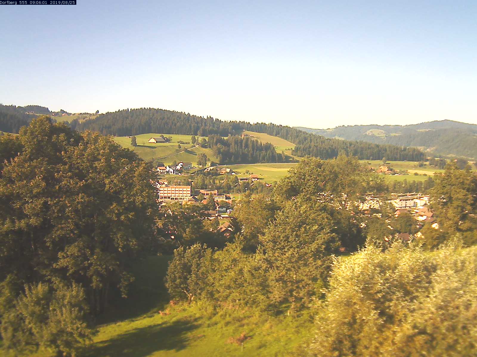 Webcam-Bild: Aussicht vom Dorfberg in Langnau 20190825-090601