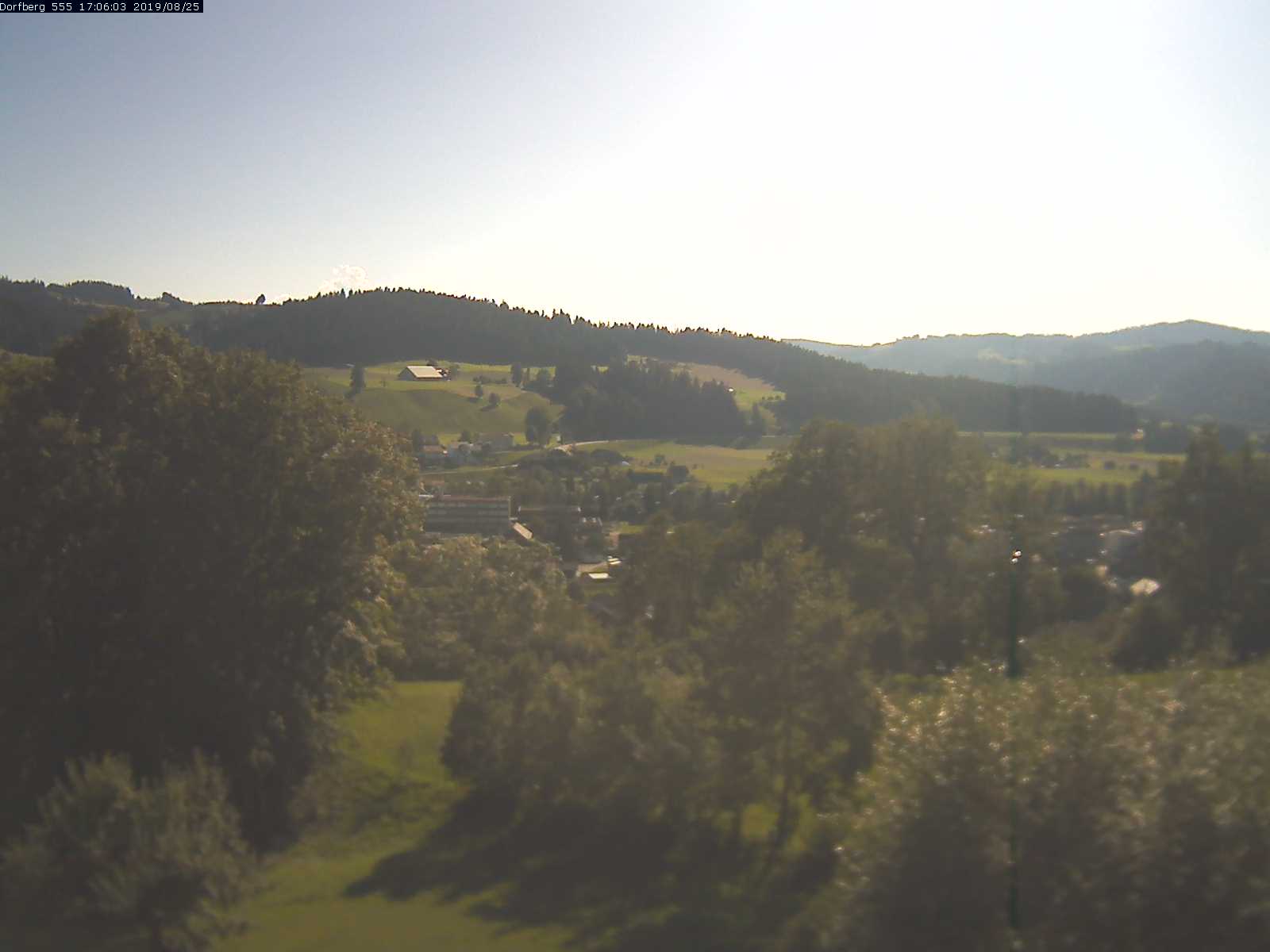 Webcam-Bild: Aussicht vom Dorfberg in Langnau 20190825-170601