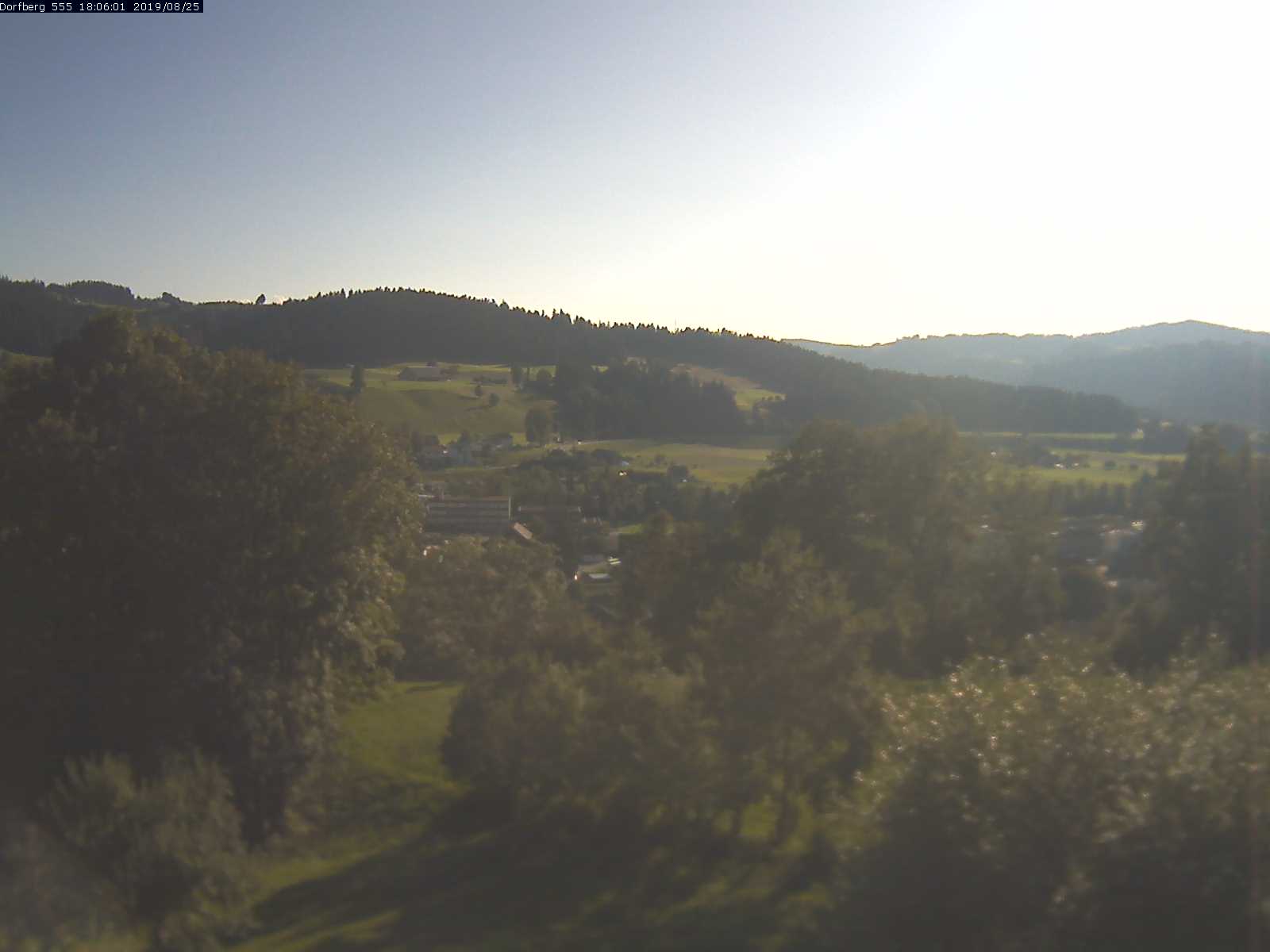 Webcam-Bild: Aussicht vom Dorfberg in Langnau 20190825-180601