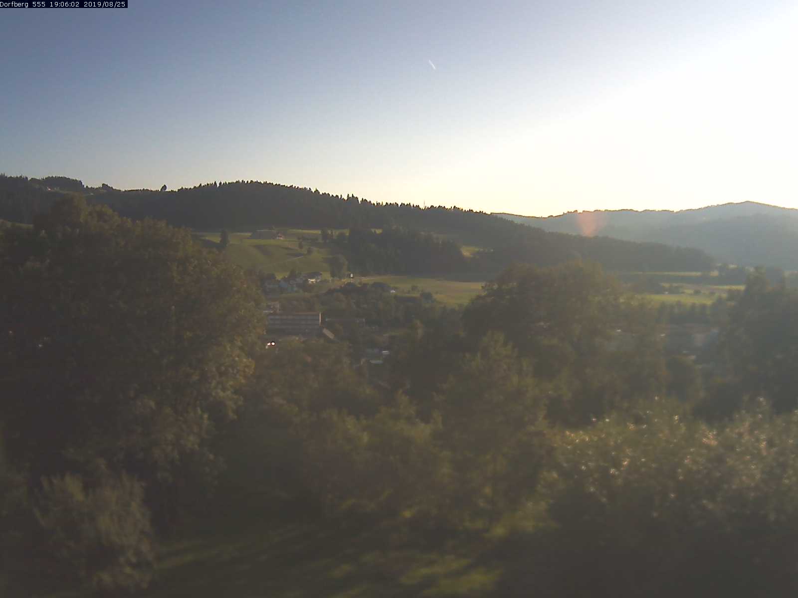 Webcam-Bild: Aussicht vom Dorfberg in Langnau 20190825-190601