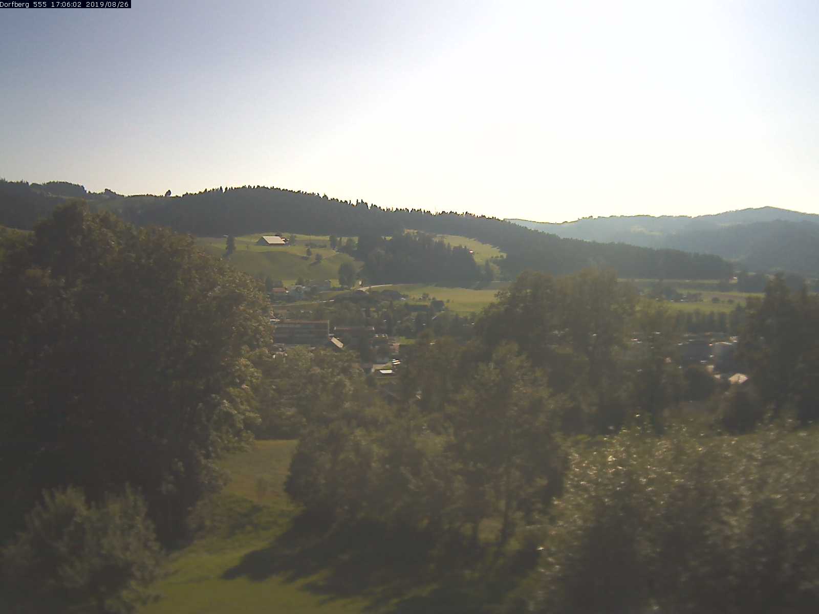 Webcam-Bild: Aussicht vom Dorfberg in Langnau 20190826-170601