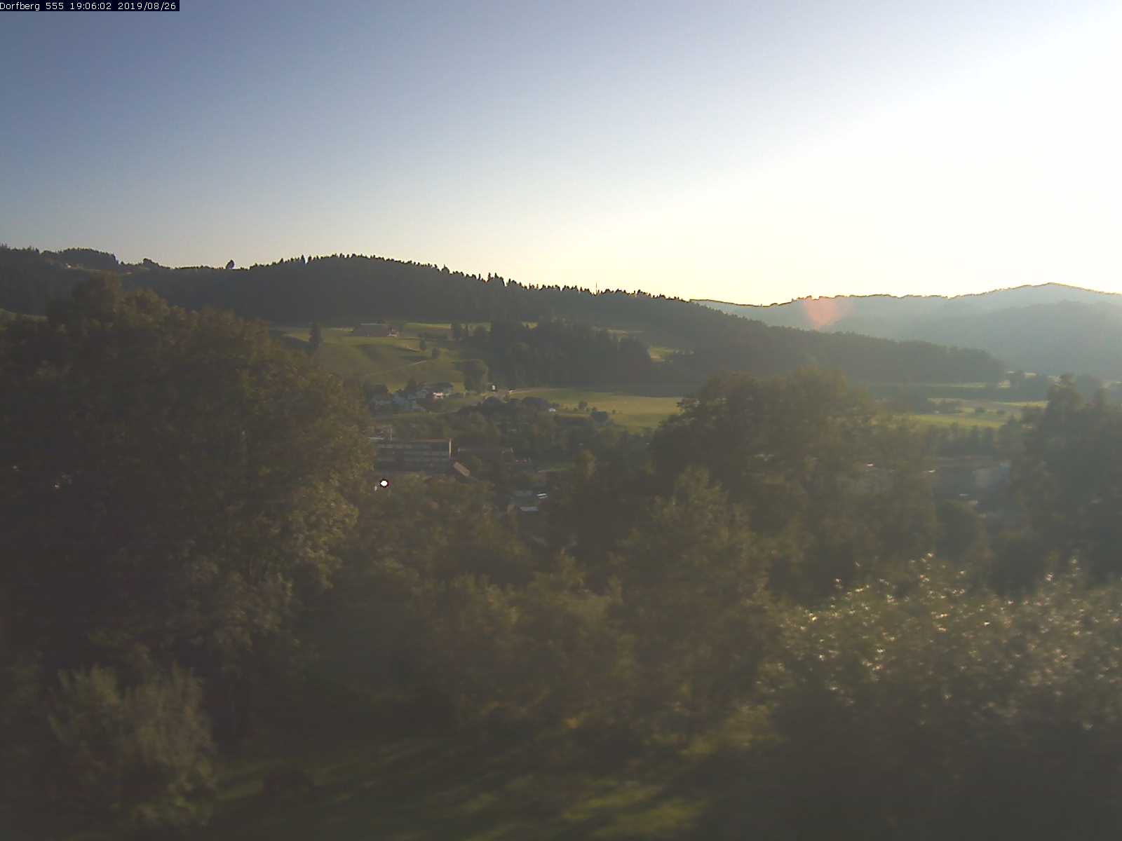 Webcam-Bild: Aussicht vom Dorfberg in Langnau 20190826-190601