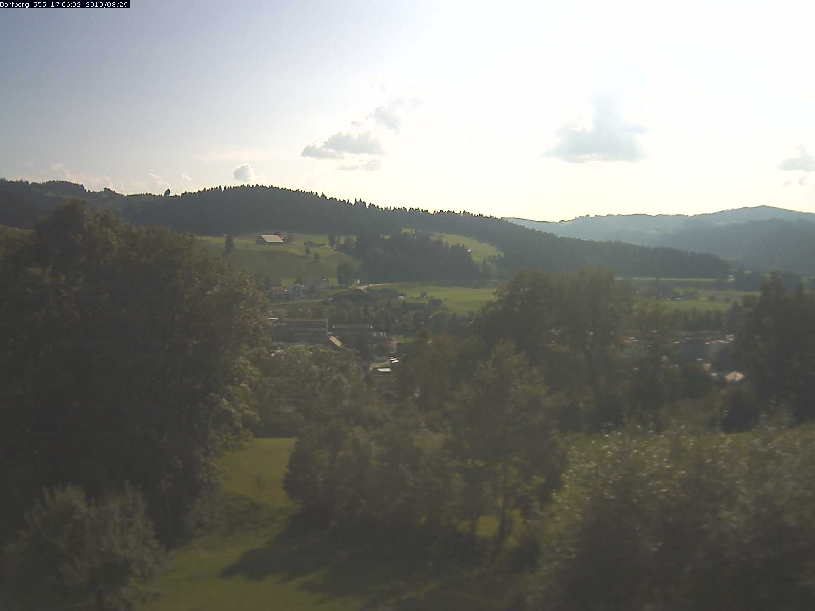Webcam-Bild: Aussicht vom Dorfberg in Langnau 20190829-170601