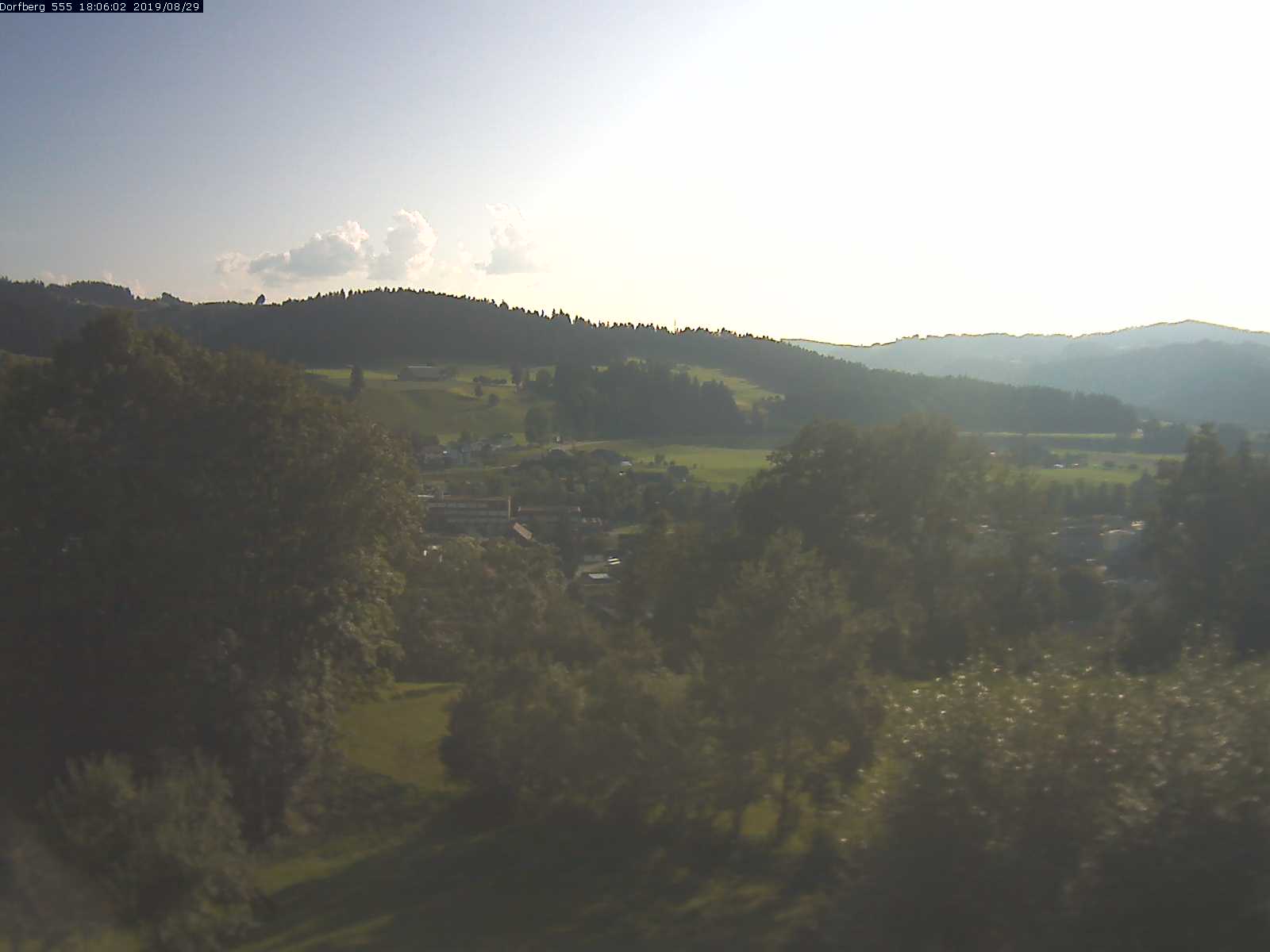 Webcam-Bild: Aussicht vom Dorfberg in Langnau 20190829-180601