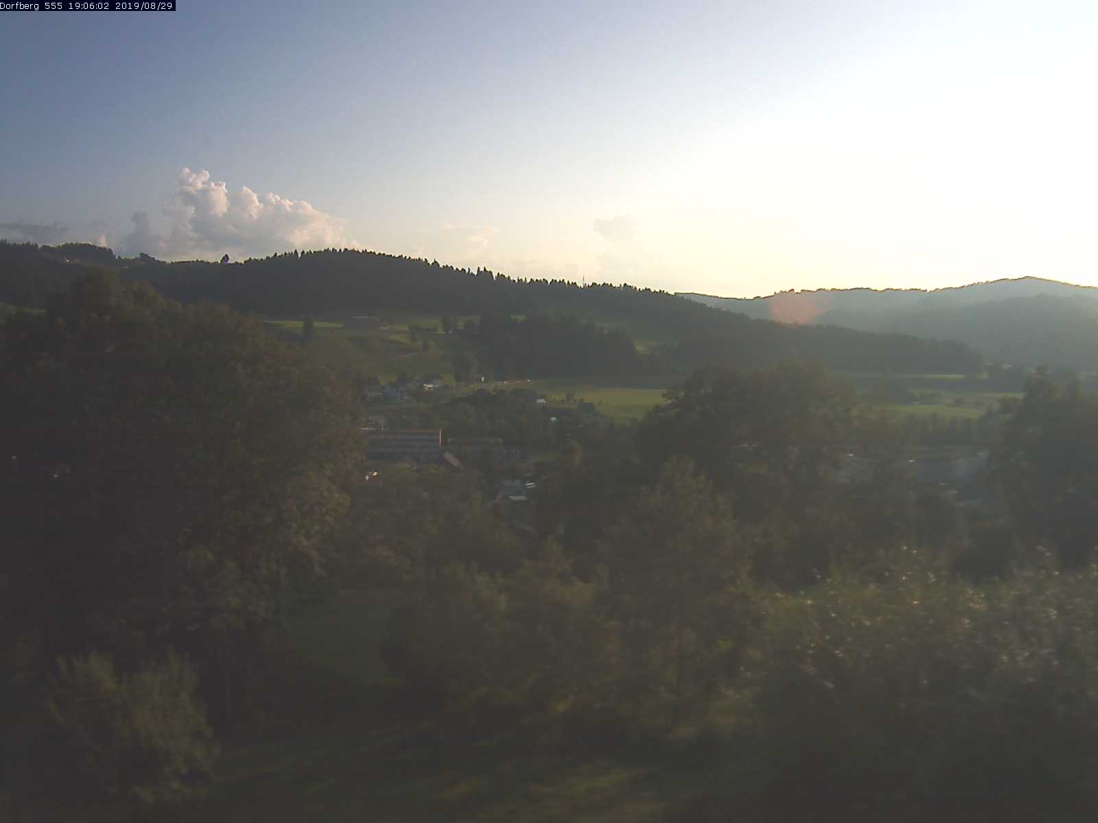 Webcam-Bild: Aussicht vom Dorfberg in Langnau 20190829-190601