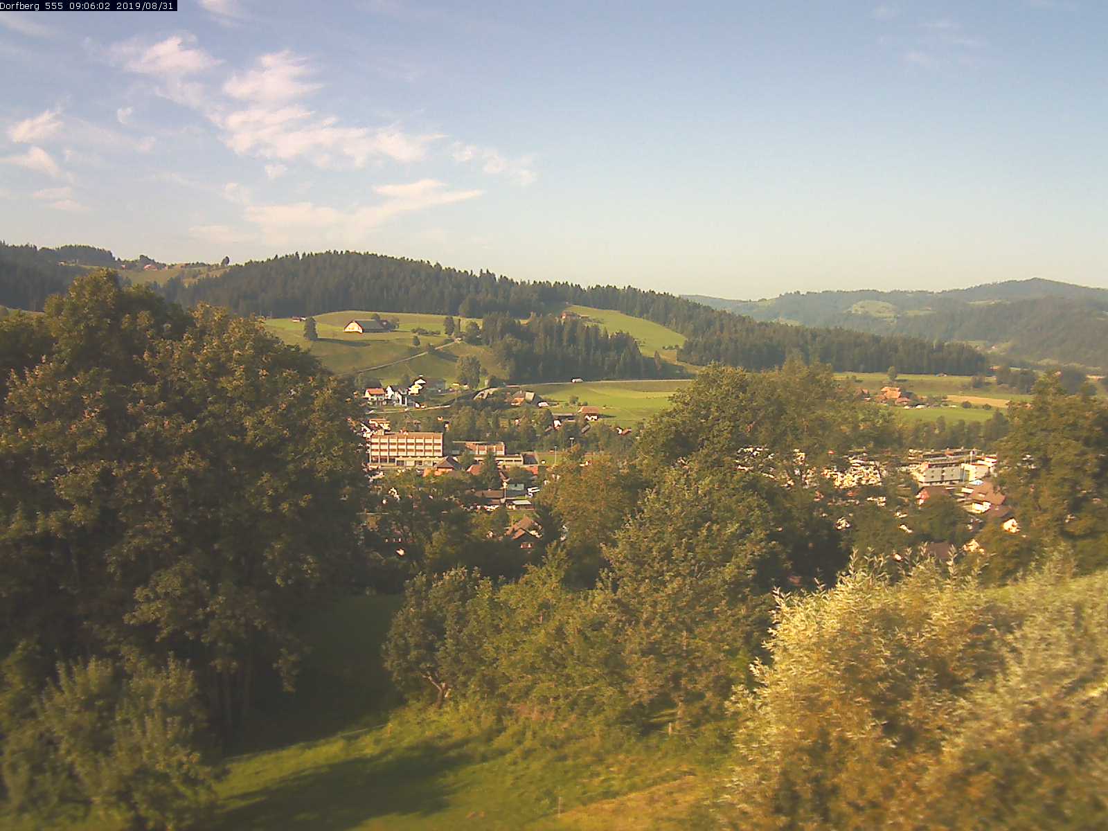 Webcam-Bild: Aussicht vom Dorfberg in Langnau 20190831-090601