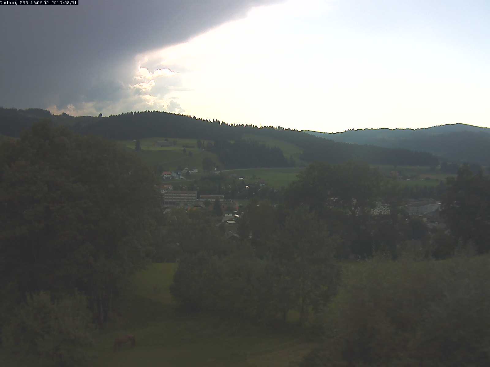 Webcam-Bild: Aussicht vom Dorfberg in Langnau 20190831-160601