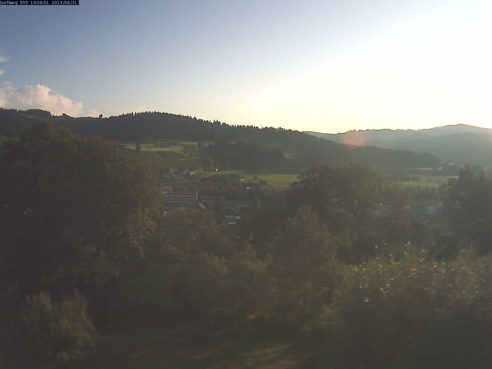 Webcam-Bild: Aussicht vom Dorfberg in Langnau 20190831-190601