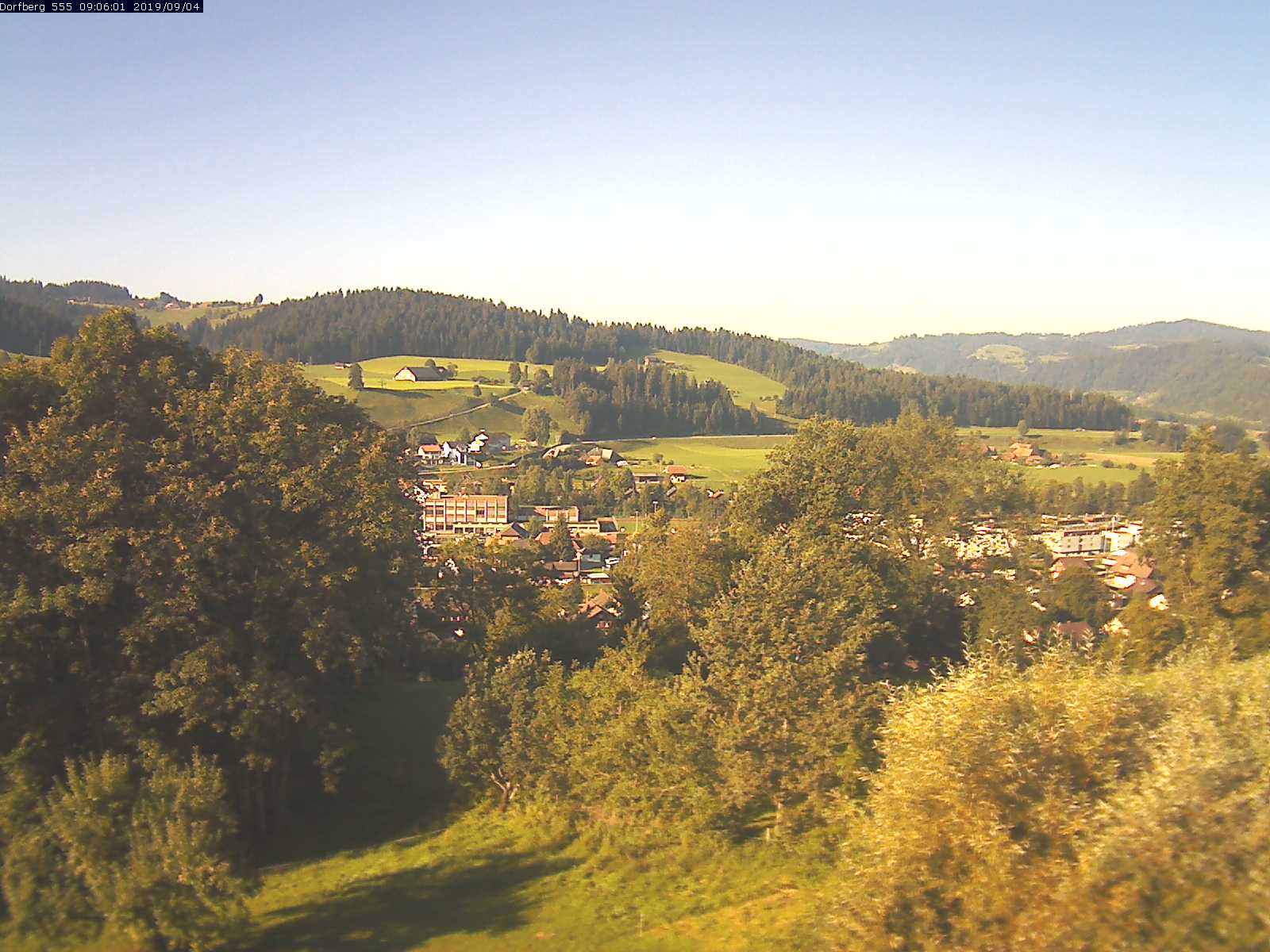 Webcam-Bild: Aussicht vom Dorfberg in Langnau 20190904-090601