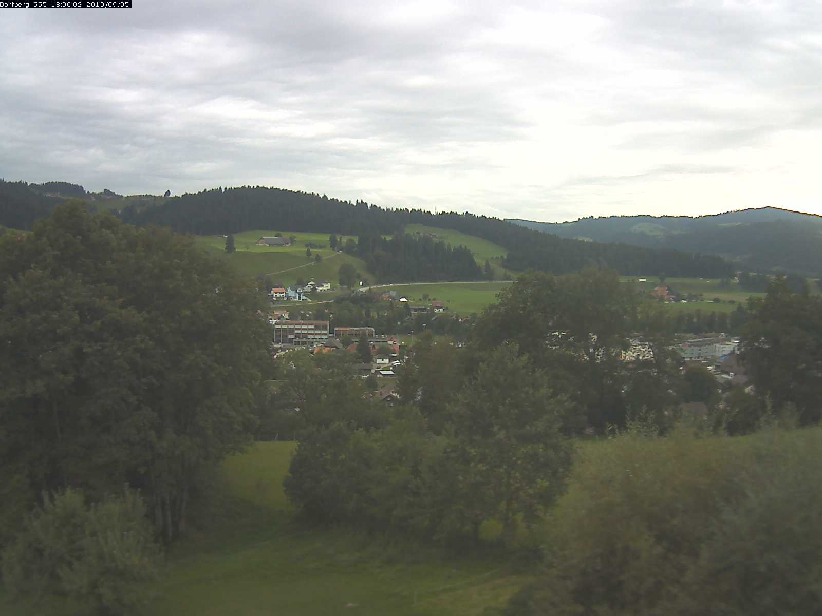 Webcam-Bild: Aussicht vom Dorfberg in Langnau 20190905-180601