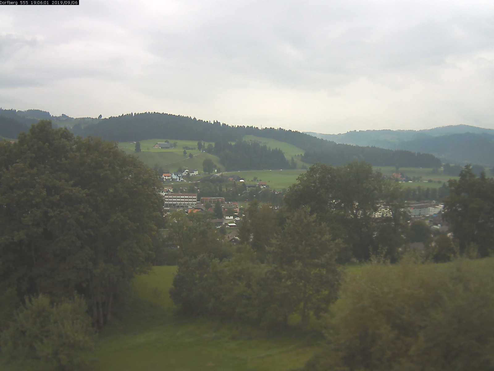 Webcam-Bild: Aussicht vom Dorfberg in Langnau 20190906-190601