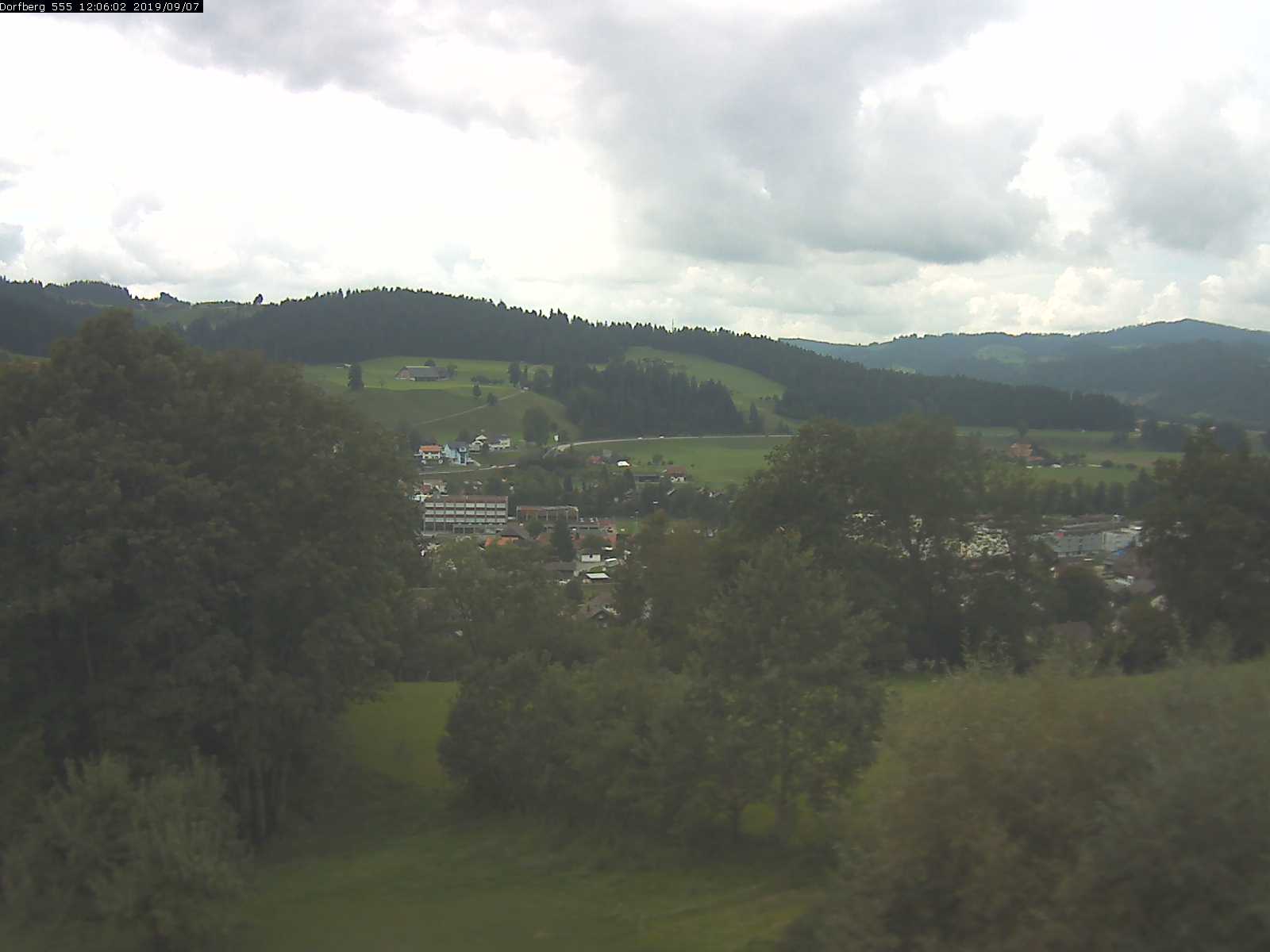 Webcam-Bild: Aussicht vom Dorfberg in Langnau 20190907-120601