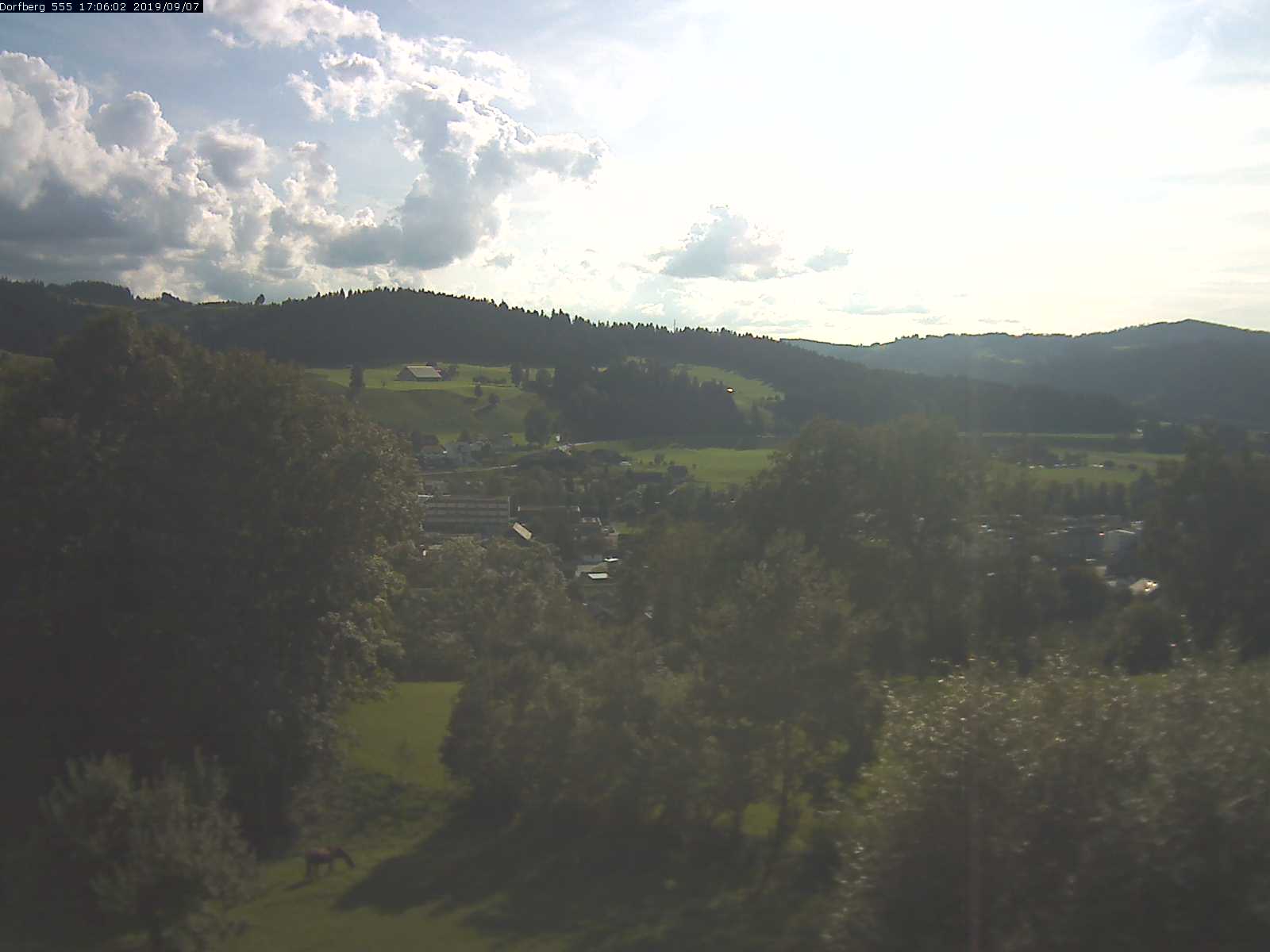 Webcam-Bild: Aussicht vom Dorfberg in Langnau 20190907-170601