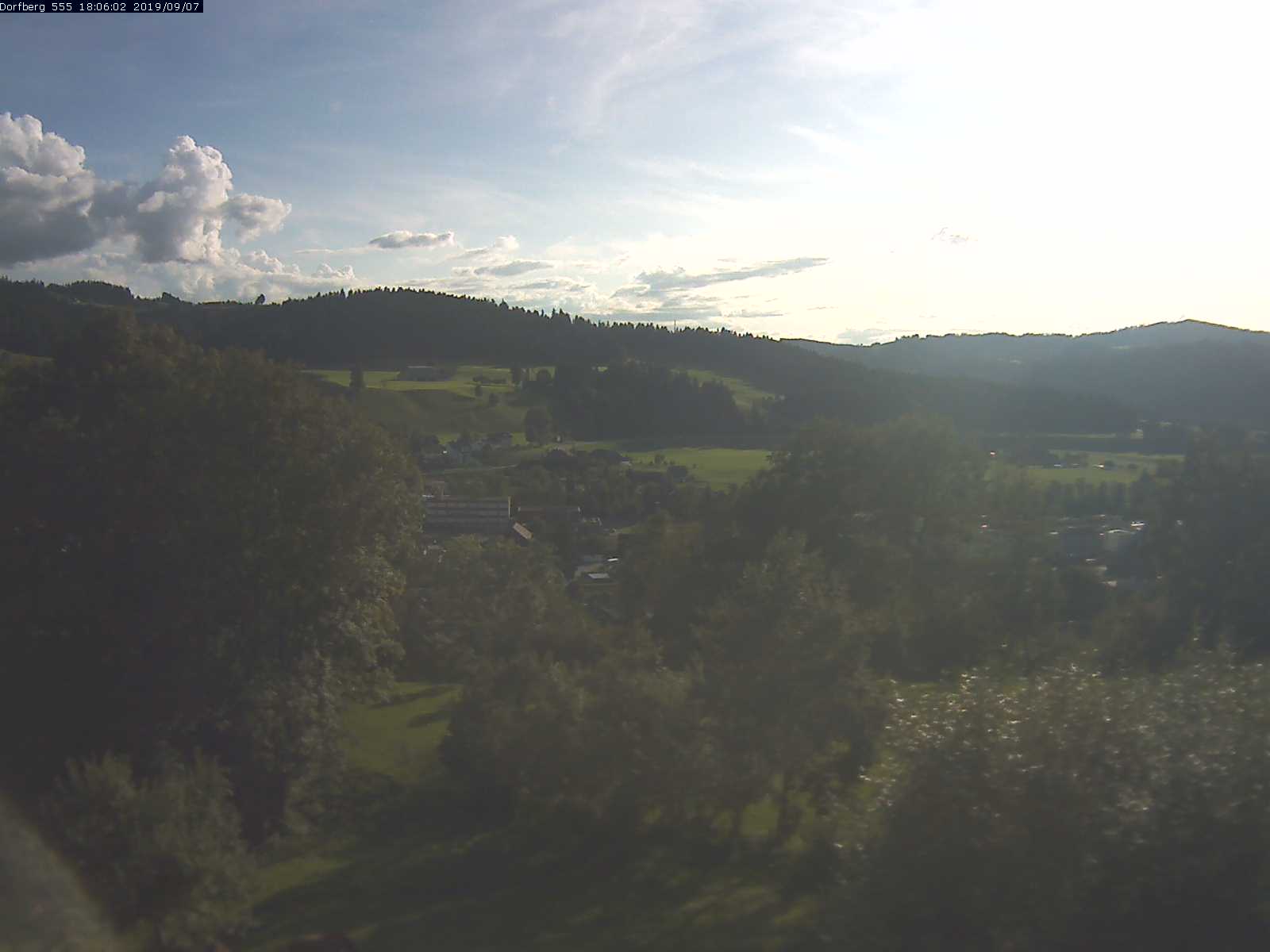 Webcam-Bild: Aussicht vom Dorfberg in Langnau 20190907-180601