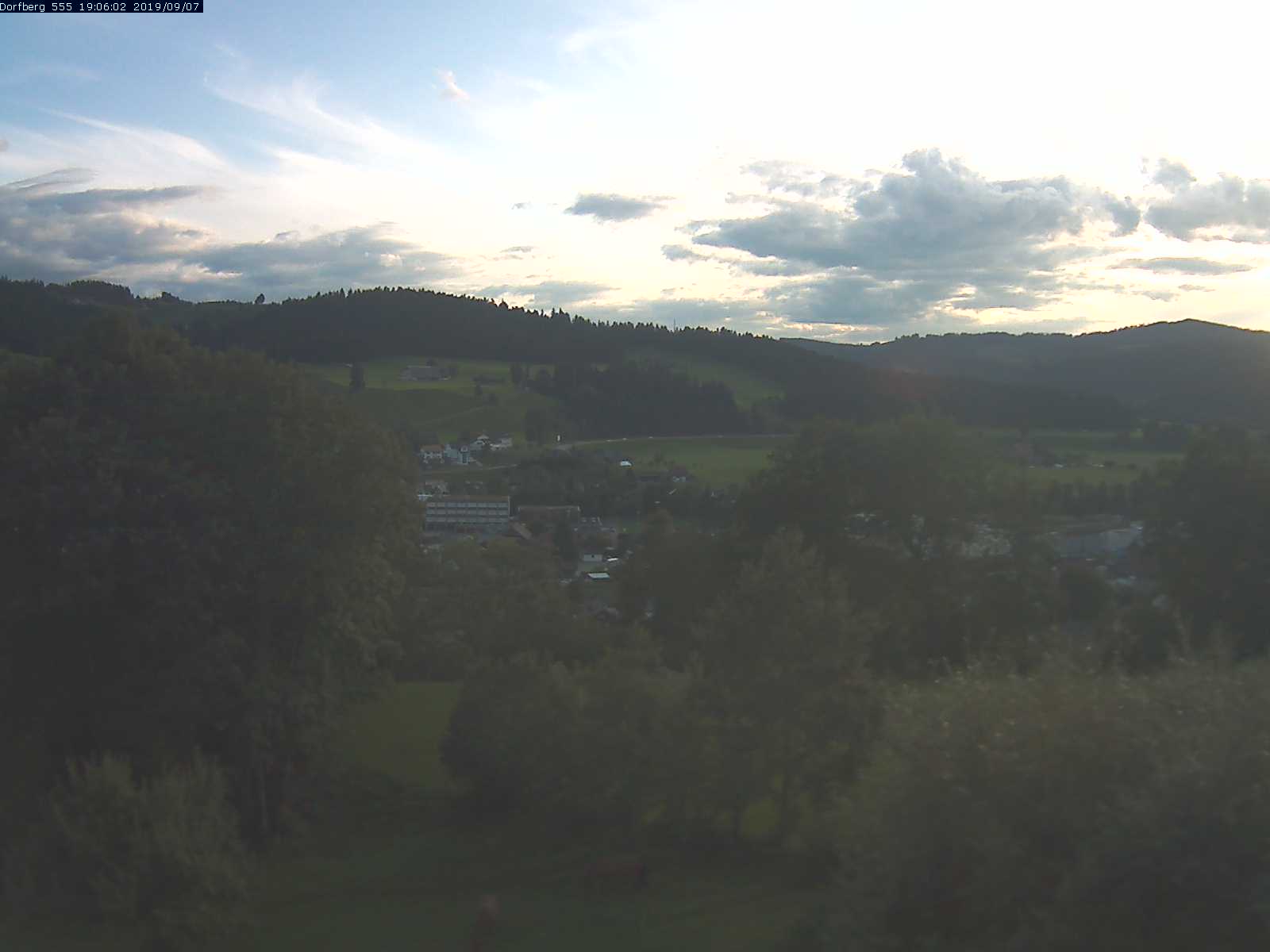 Webcam-Bild: Aussicht vom Dorfberg in Langnau 20190907-190601