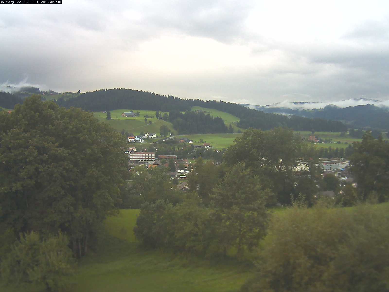 Webcam-Bild: Aussicht vom Dorfberg in Langnau 20190908-190601