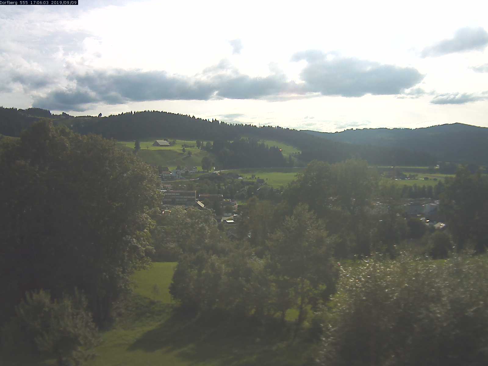 Webcam-Bild: Aussicht vom Dorfberg in Langnau 20190909-170601