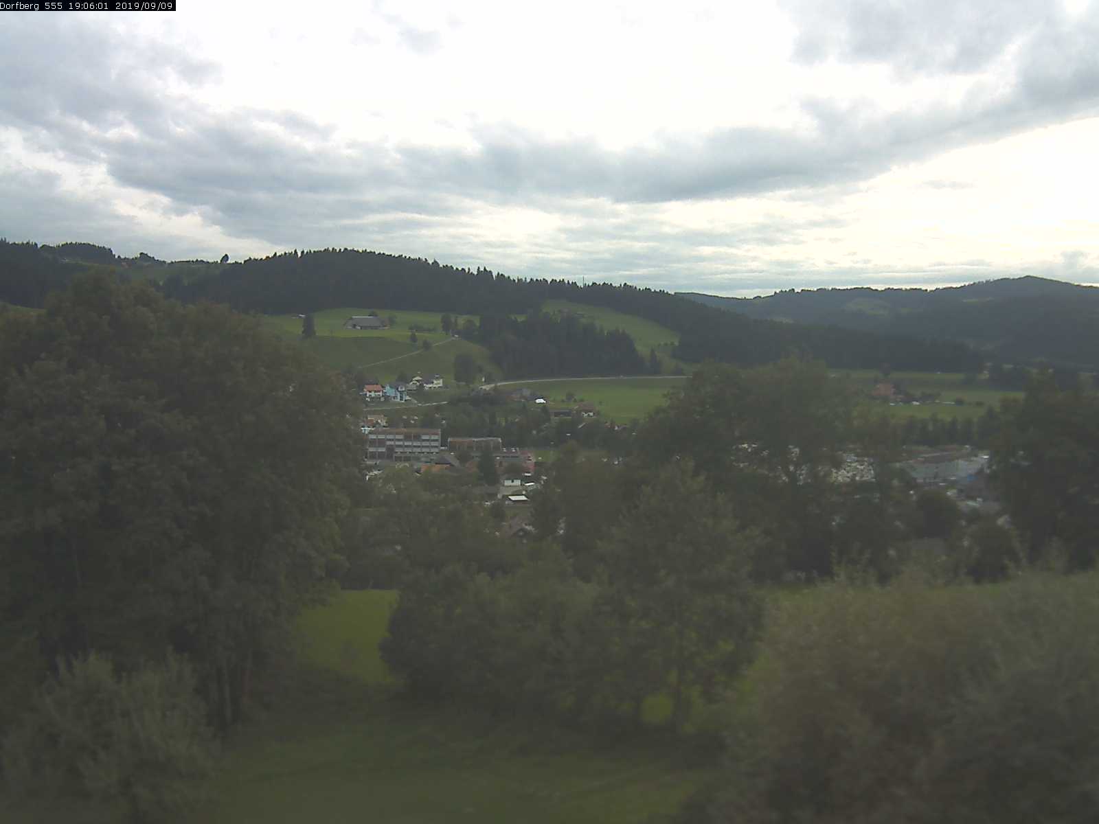Webcam-Bild: Aussicht vom Dorfberg in Langnau 20190909-190601