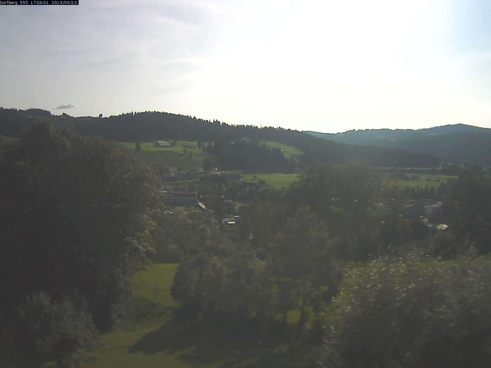 Webcam-Bild: Aussicht vom Dorfberg in Langnau 20190910-170601