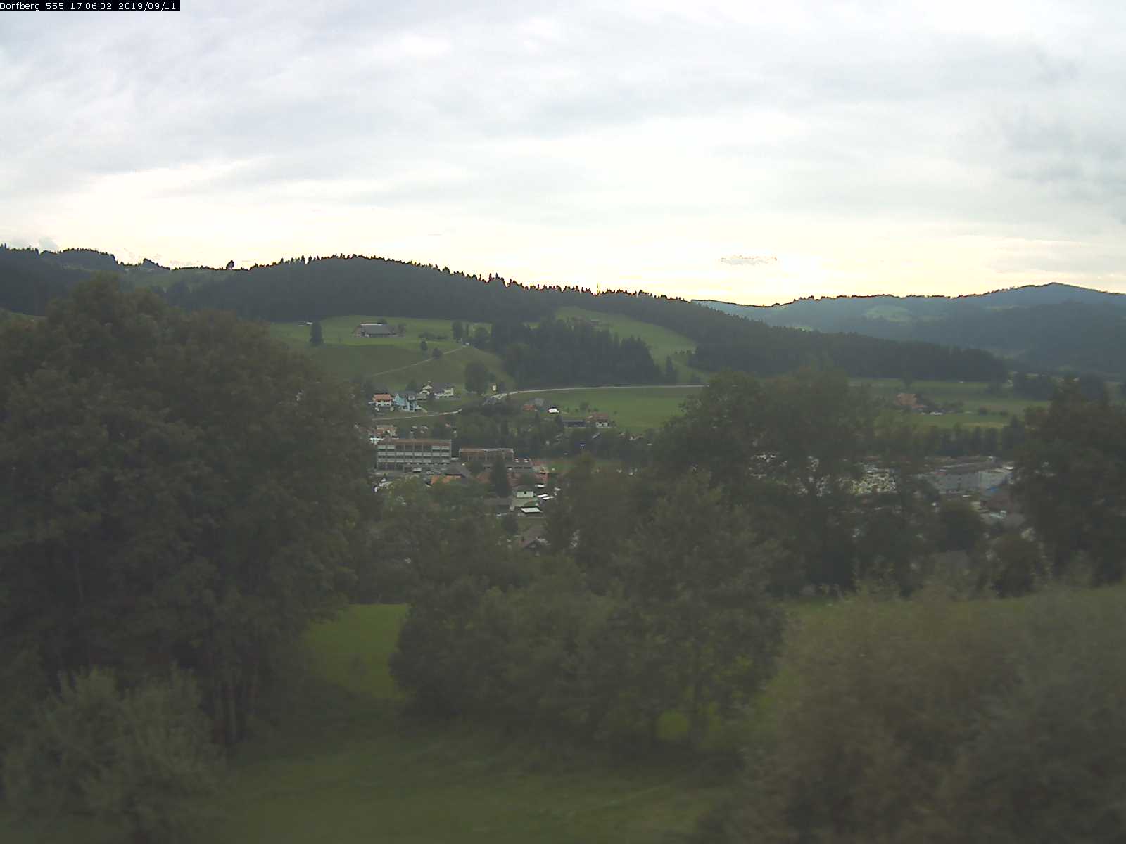 Webcam-Bild: Aussicht vom Dorfberg in Langnau 20190911-170601