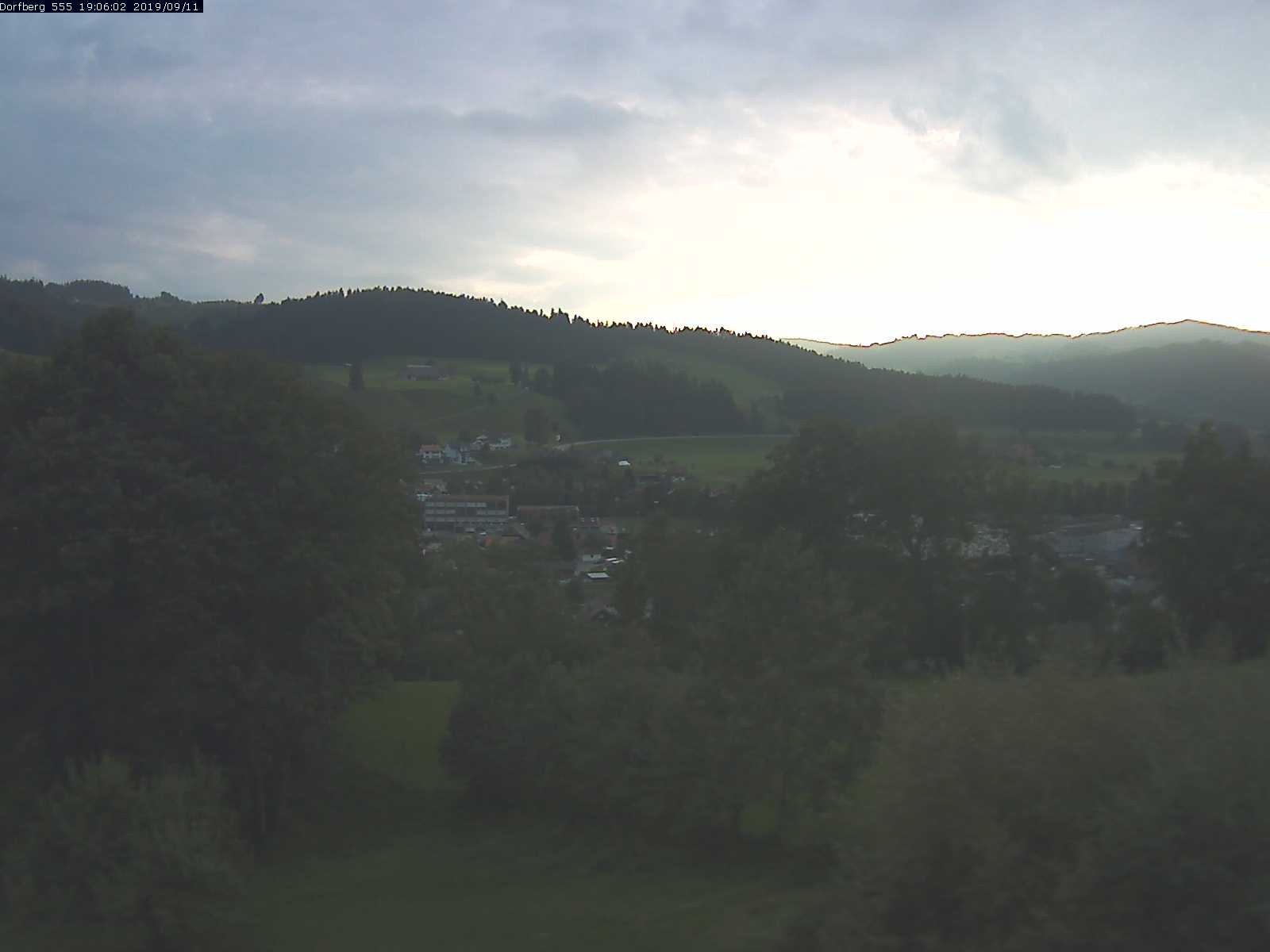 Webcam-Bild: Aussicht vom Dorfberg in Langnau 20190911-190601